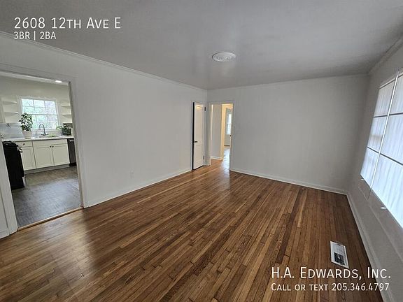 5th image of 2608 12th Ave E