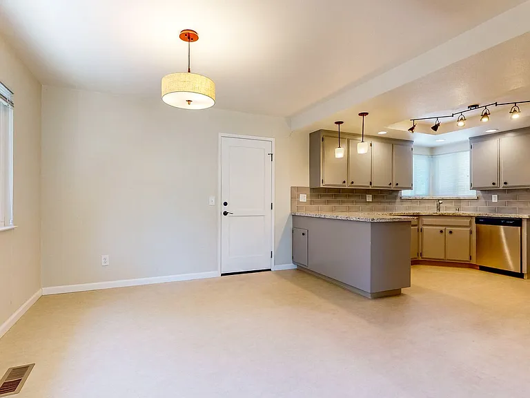 2146 Rivera Dr — Photo 15