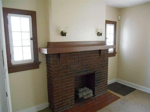 5th image of 2028 Emerson Ave
