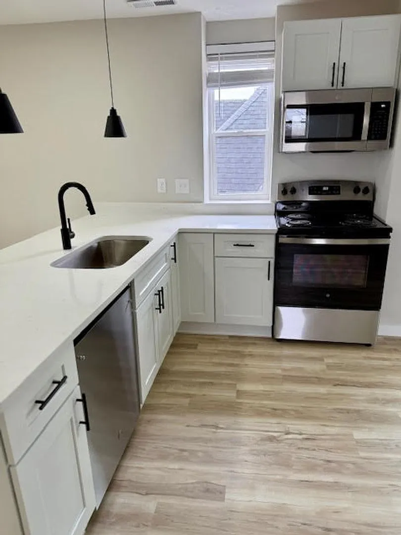 939 Chateau Ave — Photo 2