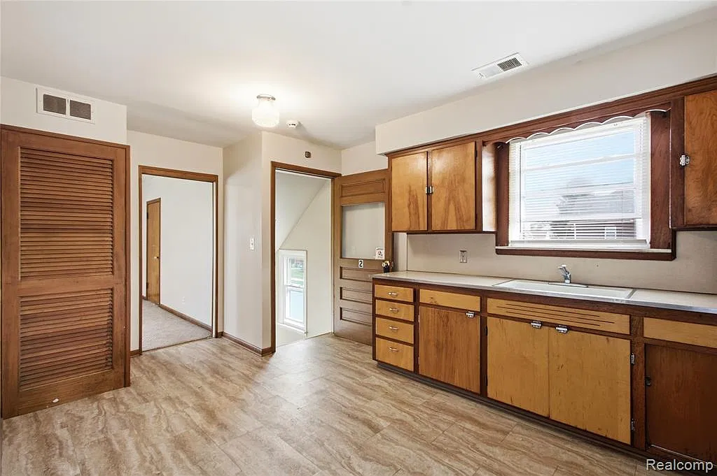 2 bed, 1.0 bath, 880 sqft, $1,095 — Photo 3