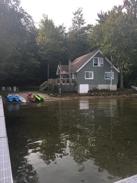 2250 Lake Dr — Photo 2
