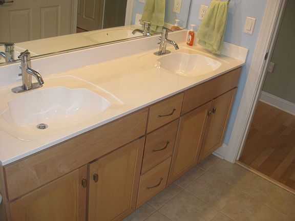 Dual vanity & In unit laundry