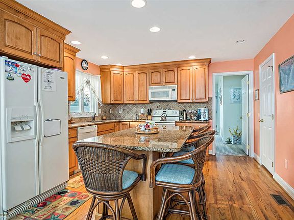 3rd image of 119 60th St #West