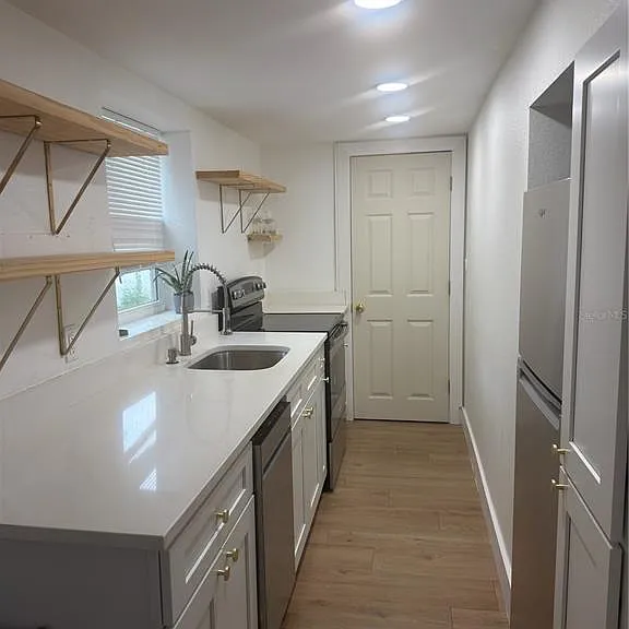 2417 W Gray St — Photo 2