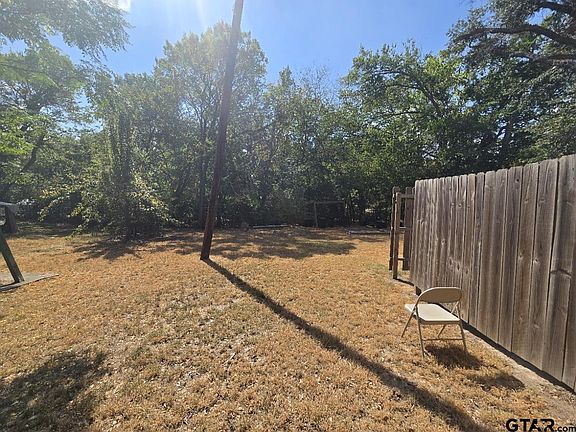 5th image of 813 Sycamore St