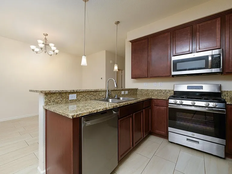 1032 Arbor Rd — Photo 7