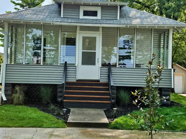 824 Waverly Ave, Grand Haven, MI 49417