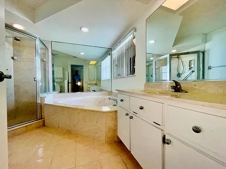 16560 SW 46th Cir — Photo 3