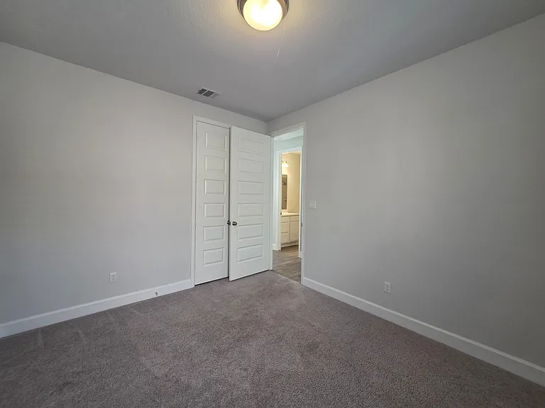 116 Rosemary Ct — Photo 10