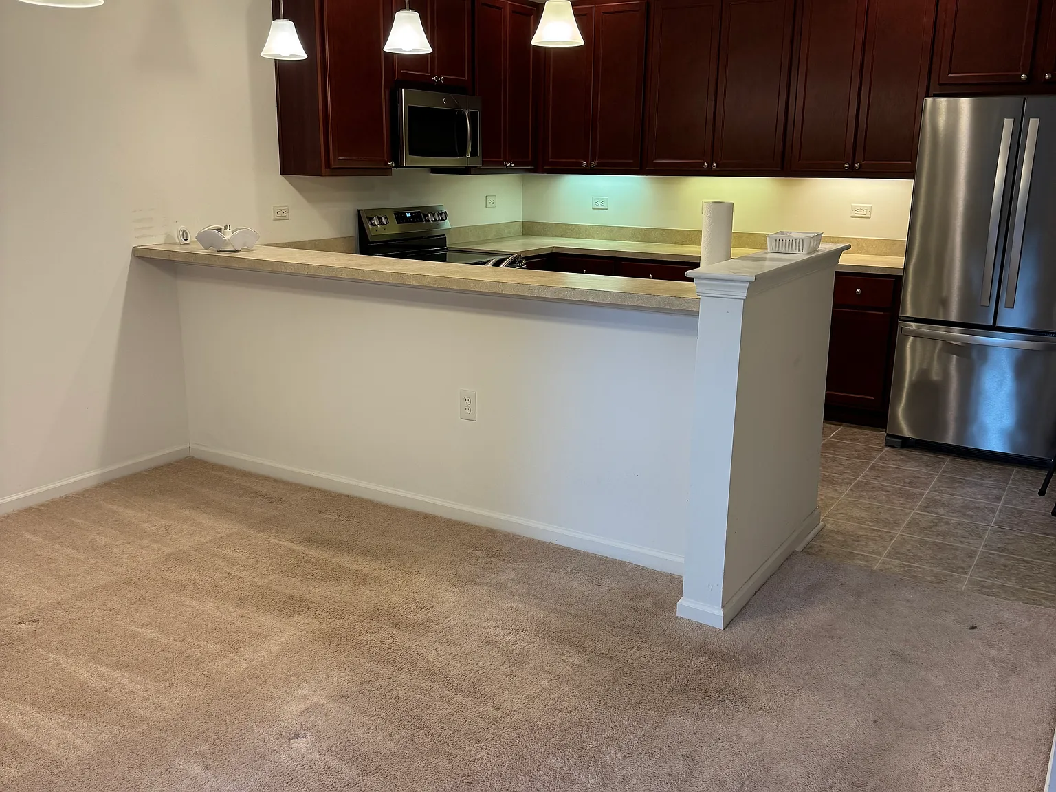 3 bed, 2.5 bath, 1800 sqft, $2,600 — Photo 3