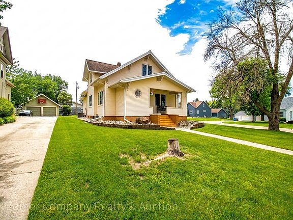 3rd image of 602 1st St