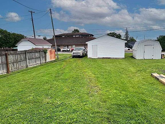 3rd image of 2028 Indiana Ave