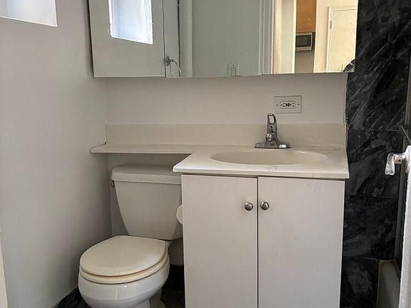 4th image of 217 E 66th St #101