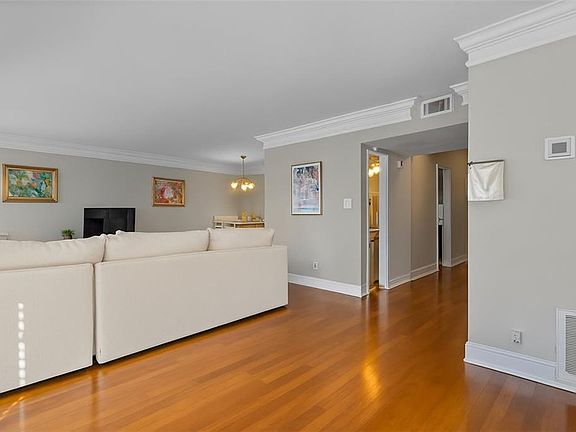 3rd image of 6980 Roswell Rd Unit A8