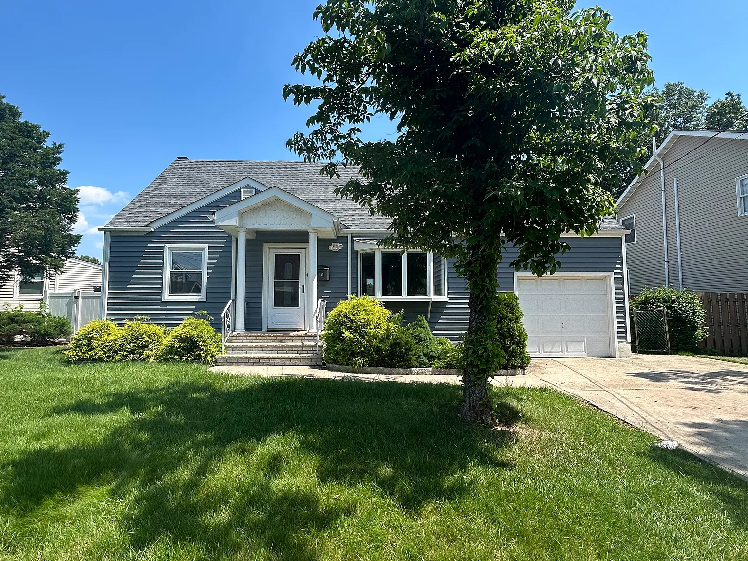 4 bed, $3,600 — Photo 1
