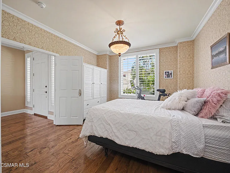 520 Ravensbury St — Photo 15