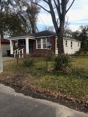1062 Sparrow St Photo 1
