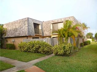 154 Woodland Rd, Palm Springs, FL 33461