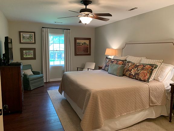 5th image of 2085 Wood Creek Dr
