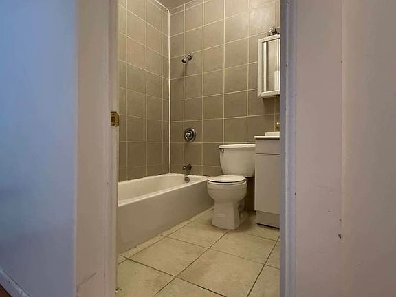 5th image of 163 E 33rd St #2L