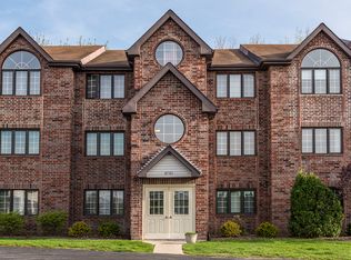 8701 Waterfront Dr APT 2B, Palos Hills, IL 60465