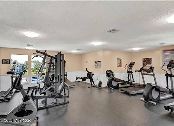 4th image of 342 Beach Park Ln #1