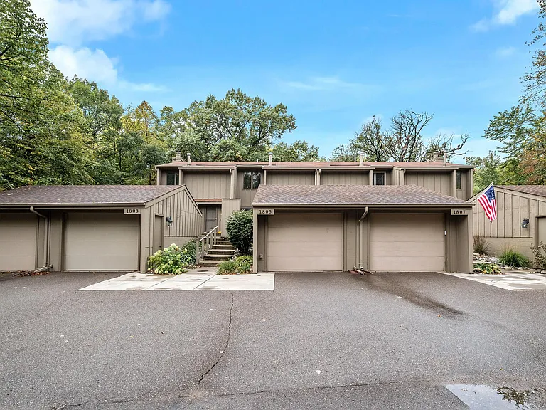 One car garage.