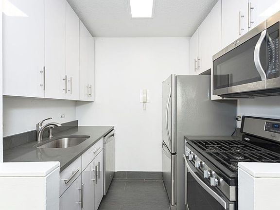 4th image of 330 W 56th St APT 2M