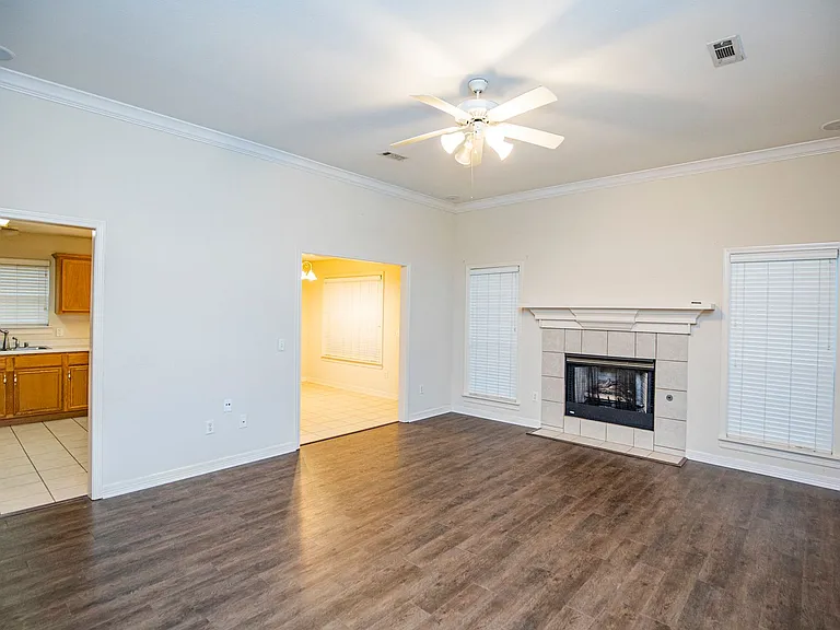 908 SW Cheyenne Dr — Photo 3