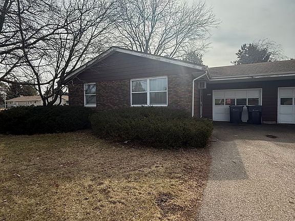 2nd image of 2320-2322 Holiday Dr