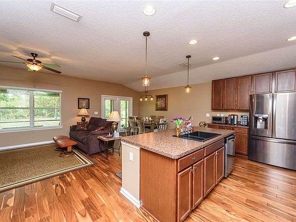 3rd image of 162 Kings Trace Dr