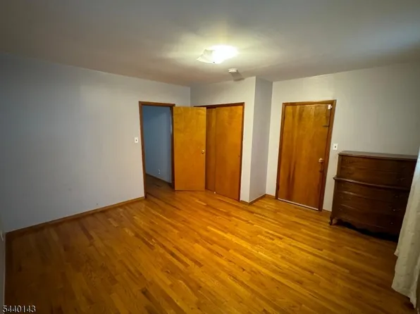 113 McWhorter St, Newark, NJ 07105