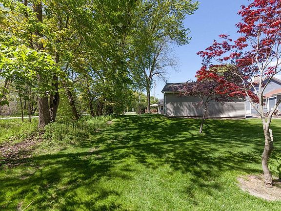 4th image of W239N6334 Maple Ave