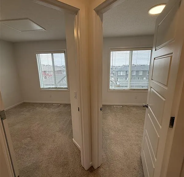 5243 21a Ave SW — Photo 10