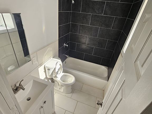 2nd image of 691 Elizabeth Ave #3B