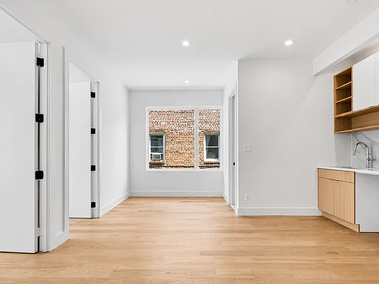 408 Hawthorne St #4D — Photo 4