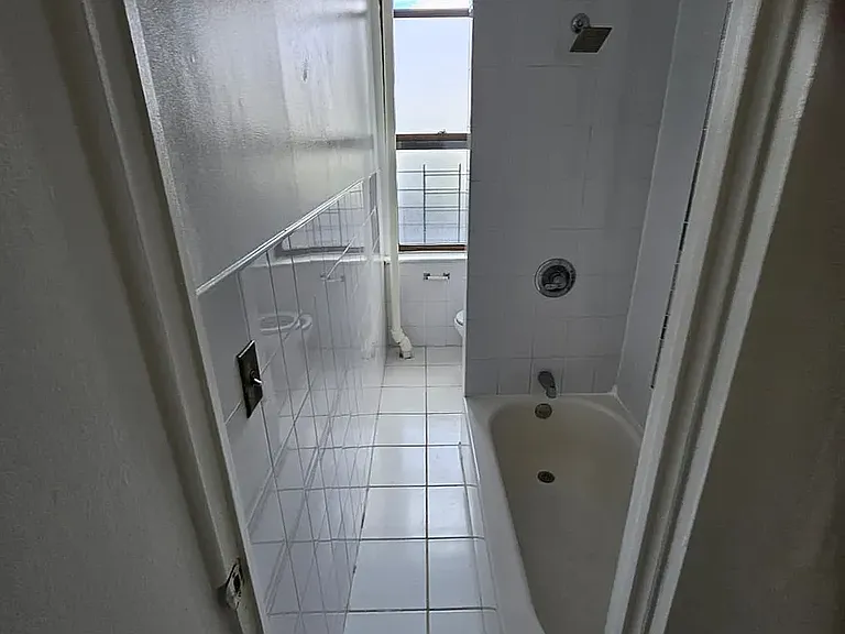1 E 213th St #8F — Photo 3