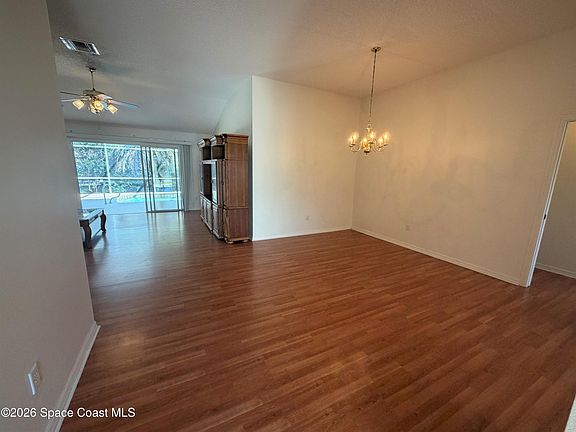 4th image of 1115 Saldivar Rd