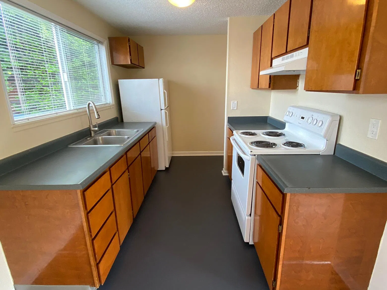 2 bed, 750 sqft, $1,900 — Photo 4