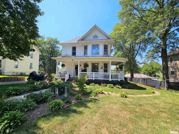 302 Walcott St, Dixon, IA 52745