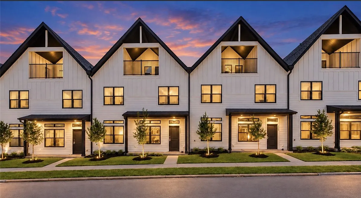 6 bed, 6.5 bath, 2446 sqft, $4,950 — Photo 1