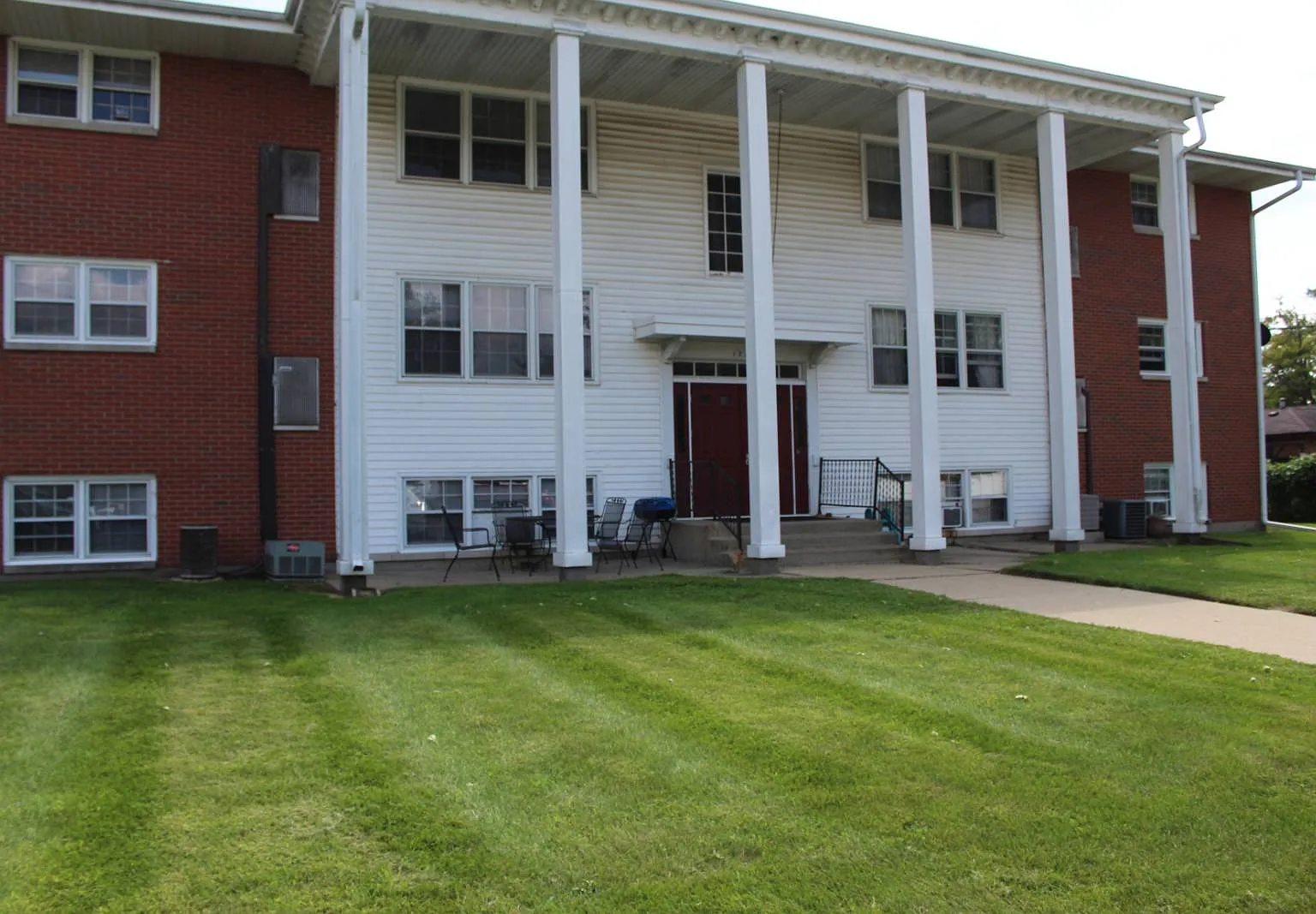 2 bed, 1.0 bath, $950 — Photo 1