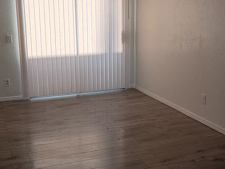 1721 Conejo Dr #10 — Photo 3