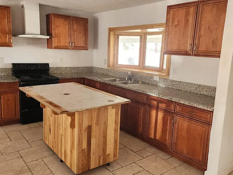 4897 Sawyer Ave — Photo 4