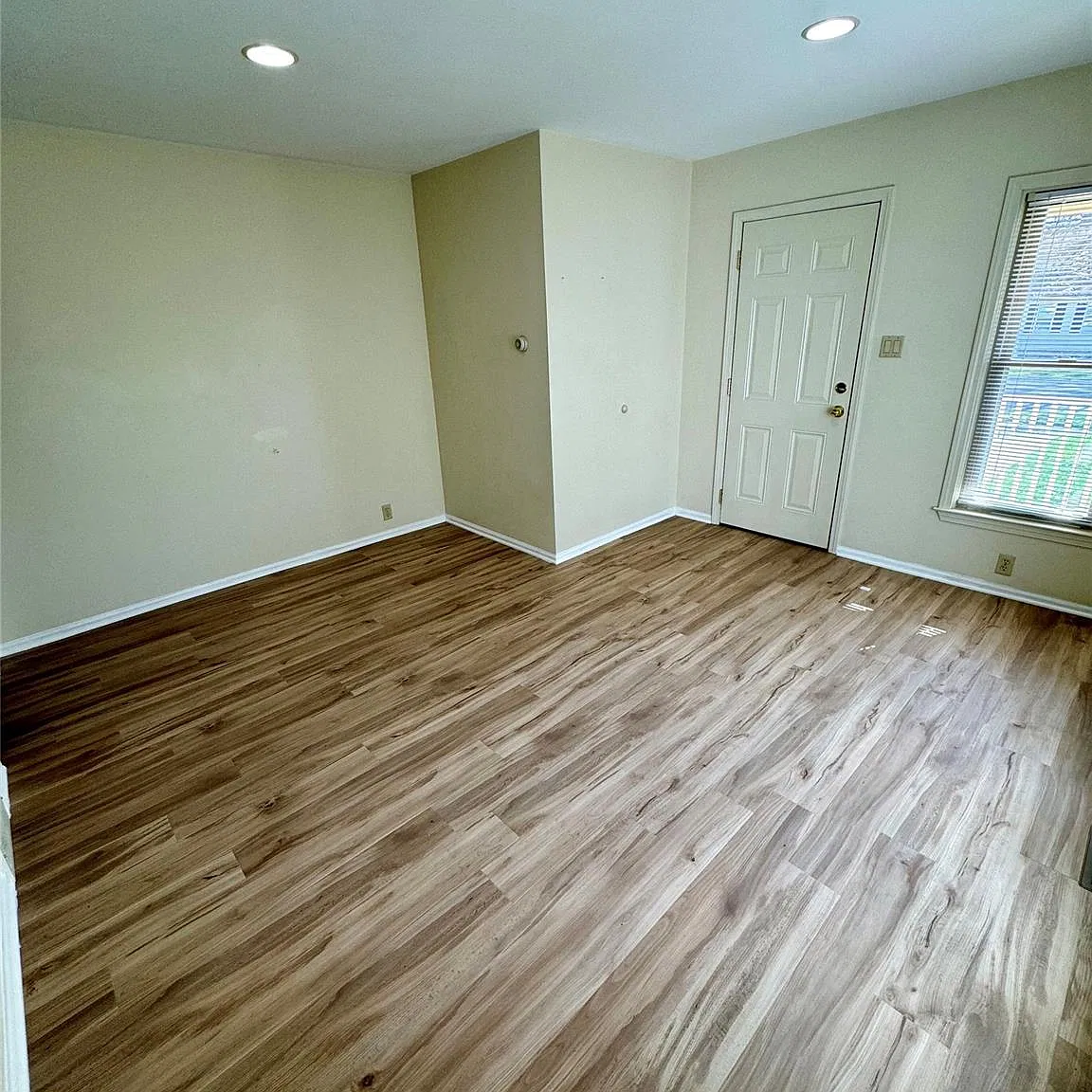 2 bed, 1.0 bath, 1100 sqft, $1,600 — Photo 2