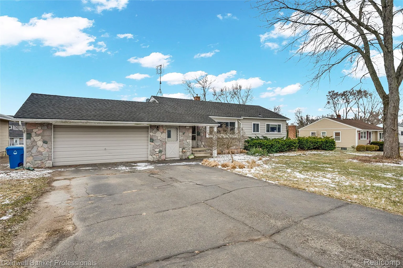 2556 N Williams Lake Rd photo 1