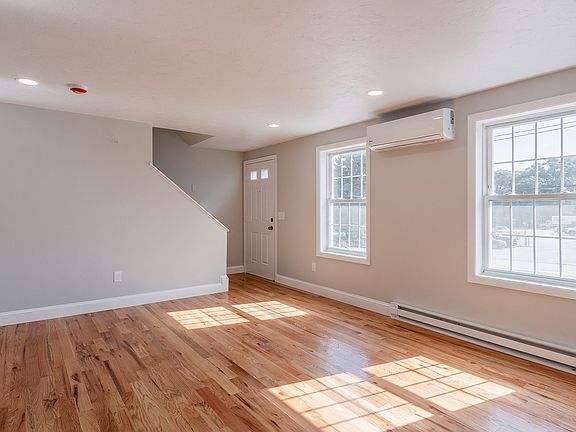4th image of 34-34A Boylston St
