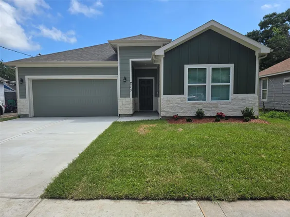 213 Adoue Ave, Baytown, TX 77520