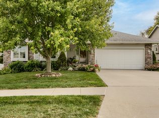 725 Redwood Dr, Council Bluffs, IA 51503